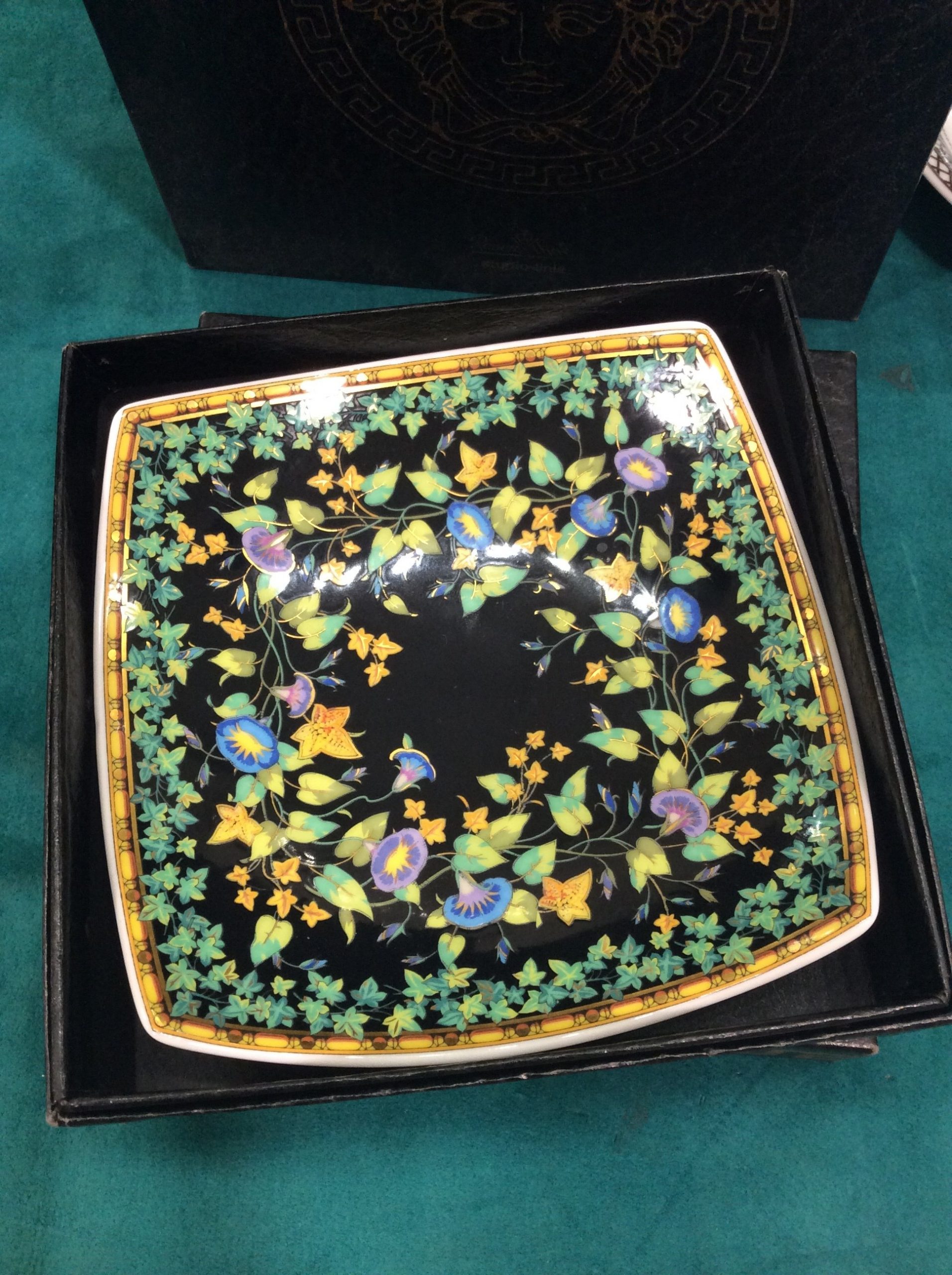 Coppa quadrata Versace gold ivy